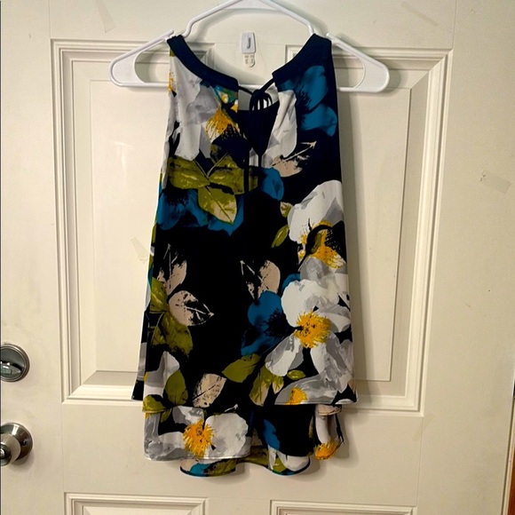 EUC Women’s Worthington Elegant Sleeveless Blouse - Picture 3 of 8